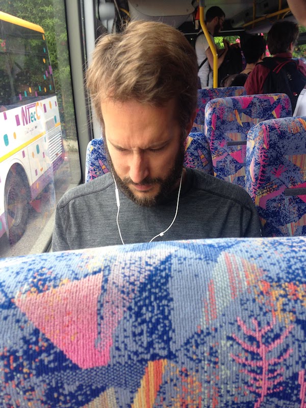 Thomas en conf dans le bus
